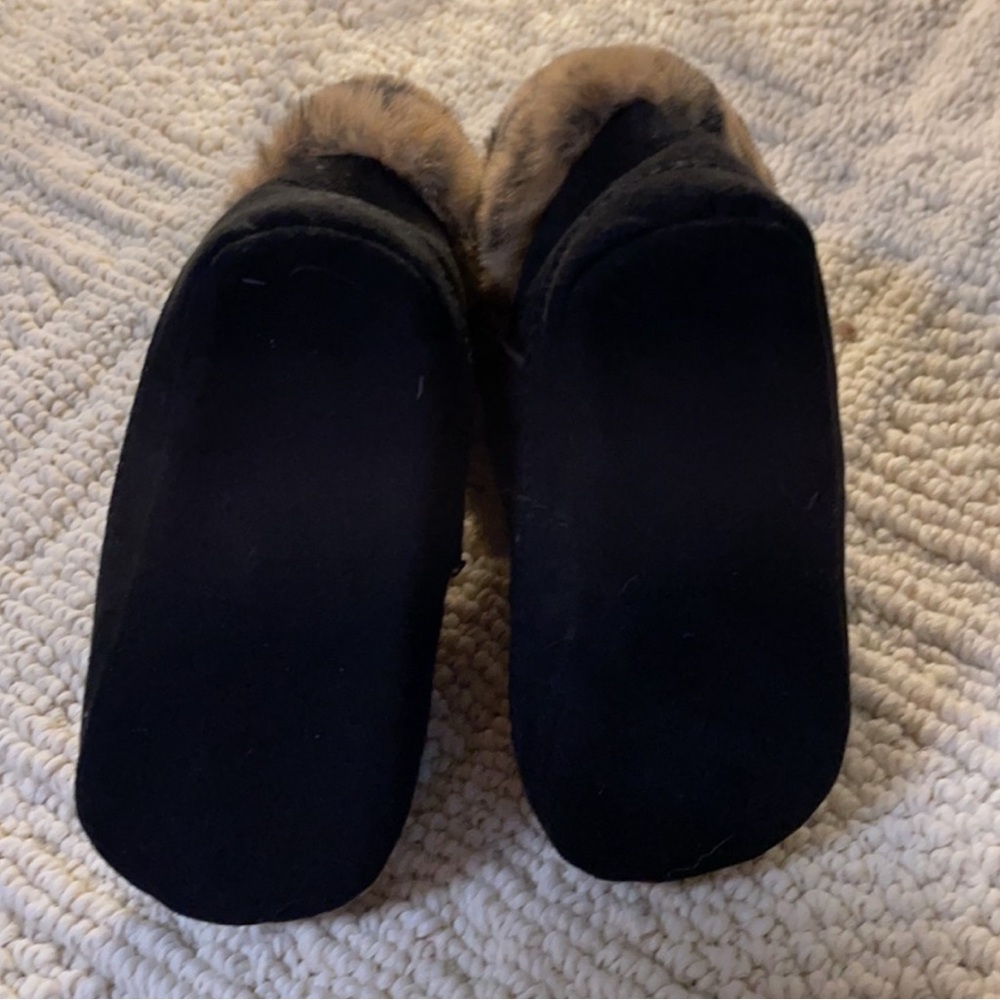 Faux Fur Trim Black Baby Boots and Tan Slippers size 6-9 months - Picture 5 of 9